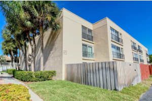 2763 WOODGATE LN #303, SARASOTA, FL 34231 Sold 02/23/23