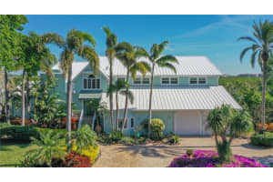 5212 SIESTA COVE DRIVE, SARASOTA, FL 34242 Sold 12/22/23