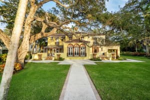 2704 BAY SHORE RD, SARASOTA, FL 34234 Sold 05/22/24