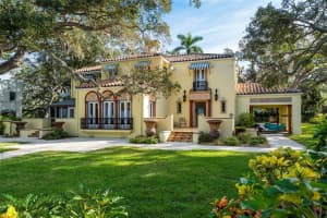2704 BAY SHORE RD, SARASOTA, FL 34234 Sold 05/22/24