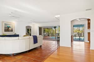 117 S WARBLER LN, SARASOTA, FL 34236 Sold 02/15/23