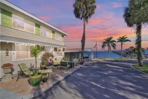 12 PLAZA ST E, BRADENTON, FL 34208 Sold 05/10/23