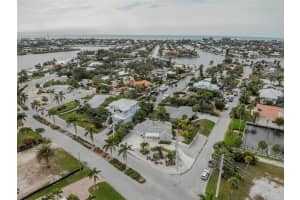 622 KEY ROYALE DRIVE, HOLMES BEACH, FL 34217 Sold 05/12/23