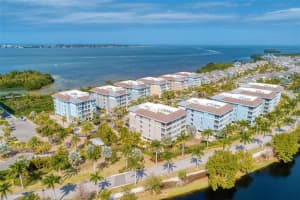 376 ARUBA CIR #401, BRADENTON, FL 34209 Sold 04/07/23