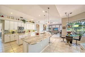 7204 SOUTHGATE COURT, SARASOTA, FL 34243 Sold 03/22/23