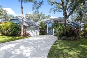 8305 CYPRESS LAKE DR, SARASOTA, FL 34243 Sold 01/30/23