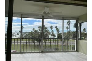 555 S Gulfstream Ave, Sarasota, FL 34236, Sold 04/12/23