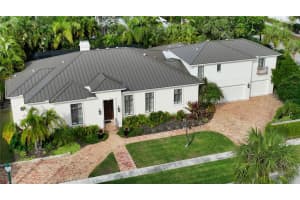 1589 GULFVIEW DRIVE, SARASOTA, FL 34236 Sold 02/02/23