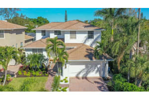 214 ISLAND CIRCLE, SARASOTA, FL 34242 Sold 06/26/23