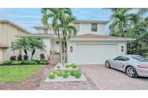 214 ISLAND CIRCLE, SARASOTA, FL 34242 Sold 06/26/23