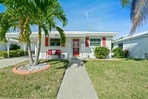 581 SPANISH DRIVE, LONGBOAT KEY, FL 34228 Sold 03/02/23