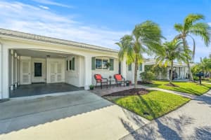 724 El Centro Longboat Key, FL 34228 Sold 03/22/23
