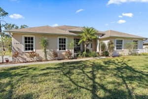 1922 W Leewynn Dr, Sarasota, FL 34240, Sold 03/01/23