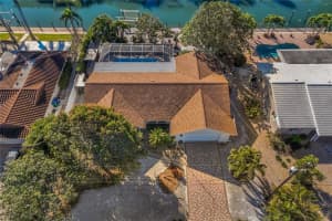 610 GLADSTONE LANE, HOLMES BEACH, FL 34217 Sold 04/13/23