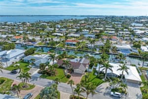 624 Foxworth Ln Holmes Beach, FL 34217 Sold 07/14/23