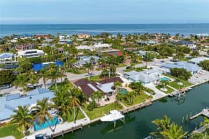 624 Foxworth Ln Holmes Beach, FL 34217 Sold 07/14/23