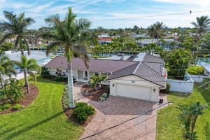 624 Foxworth Ln Holmes Beach, FL 34217 Sold 07/14/23