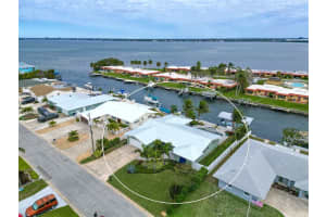3711 ROYAL PALM DRIVE, BRADENTON, FL 34210 Sold 02/14/23