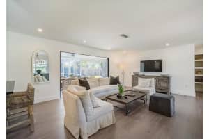 2902 MAYFLOWER STREET, SARASOTA, FL 34231 Sold 03/31/23