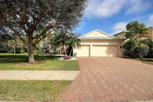 3607 65th Ave E Sarasota, FL 34243 Sold 04/19/23