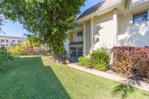 525 SUTTON PLACE, LONGBOAT KEY, FL 34228 Sold 09/08/23