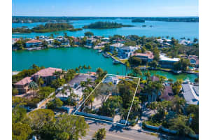 746 SIESTA DRIVE, SARASOTA, FL 34242 Sold 09/13/23