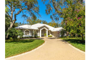 8484 WOODBRIAR DRIVE, SARASOTA, FL 34238 Sold 03/16/23