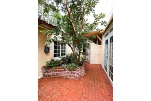 7219 BROUGHTON STREET, SARASOTA, FL 34243 Sold 04/28/23