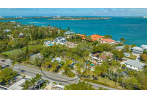 831 SIESTA DRIVE, SARASOTA, FL 34242 Sold 07/30/24