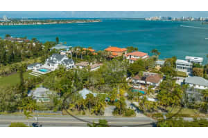 831 SIESTA DRIVE, SARASOTA, FL 34242 Sold 07/30/24