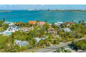 831 SIESTA DRIVE, SARASOTA, FL 34242 Sold 07/30/24