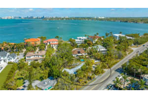 831 SIESTA DRIVE, SARASOTA, FL 34242 Sold 07/30/24