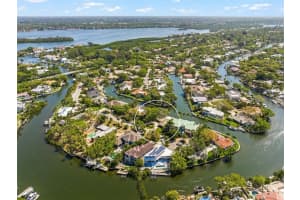512 VENICE LANE, SARASOTA, FL 34242 Sold 07/17/23