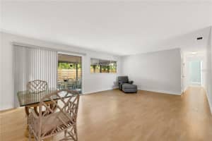 921 BYRON COURT, SARASOTA, FL 34243 Sold 05/12/23