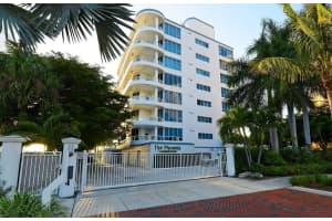 136 GOLDEN GATE POINT POINT, SARASOTA, FL 34236 Sold 04/27/23