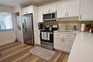 1628 Boathouse Cir, Sarasota, FL 34231, Sold 05/01/23