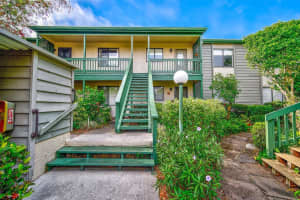 1512 PELICAN POINT DRIVE, SARASOTA, FL 34231 Sold 04/28/23