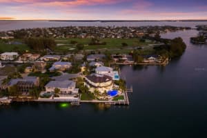 621 NORTH POINT DRIVE, HOLMES BEACH, FL 34217 Sold 04/28/23