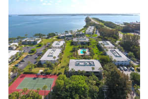 600 MANATEE AVENUE, HOLMES BEACH, FL 34217 Sold 05/31/23