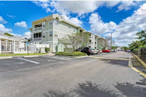 6826 STONES THROW CIRCLE, ST PETERSBURG, FL 33710 Sold 03/25/23