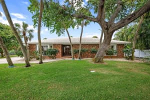 621 BUTTONWOOD DRIVE, LONGBOAT KEY, FL 34228 Sold 04/28/23