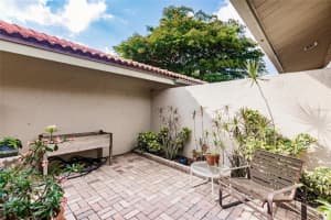 4873 KESTRAL PARK WAY, SARASOTA, FL 34231 Sold 02/29/24