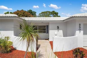 2507 CARLISLE PLACE, SARASOTA, FL 34231 Sold 05/01/23