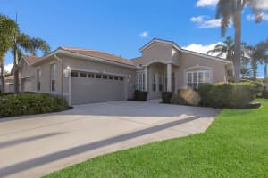 8146 Victoria Falls Cir, Sarasota, FL 34243, Sold 04/14/23