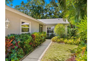 5888 Bonaventure Pl, Sarasota, FL 34243, Sold 04/28/23
