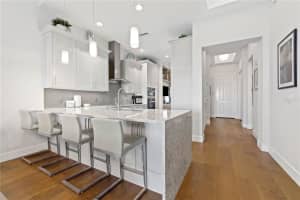 5531 CANNES CIRCLE, SARASOTA, FL 34231 Sold 07/24/23