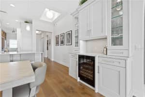 5531 CANNES CIRCLE, SARASOTA, FL 34231 Sold 07/24/23