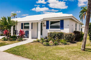 743 SPANISH DRIVE, LONGBOAT KEY, FL 34228 Sold 09/27/23