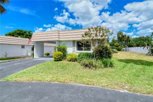2329 CANALBLUFF PLACE, SARASOTA, FL 34231 Sold 08/29/23
