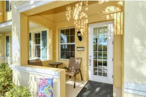 3740 82ND AVENUE CIRCLE, SARASOTA, FL 34243 Sold 05/26/23